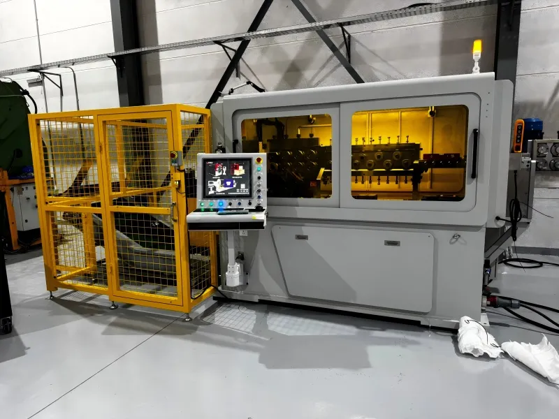 CNC wire bending machine